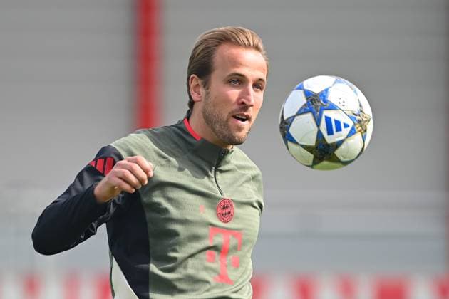 Harry KANE (Bayern Muenchen) fokussiert den Ball, Aktion,Einzelbild,angeschnittenes Einzelmotiv,Halbfigur,halbe Figur. Abschlusstraining am 16.09.2025 Fussball Champions League,Saison 2025 26 FC Bayern Muenchen FC Chelsea