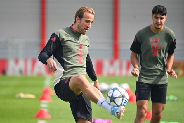Harry KANE (Bayern Muenchen) hi.re:Aleksandar PAVLOVIC (Bayern Muenchen), Aktion, Abschlusstraining am 16.09.2025 Fussball Champions League,Saison 2025 26 FC Bayern Muenchen FC Chelsea