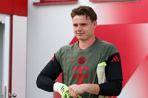 Jonas Urbig (FC Bayern Muenchen, 40), GER, Abschlusstraining, FC Bayern Muenchen, Fussball, UEFA Champions League, Liga-Phase, 1. Spieltag, Saison 2025 2026, 16.09.2025, GER, Abschlusstraining, FC Bayern Muenchen, Fussball, UEFA Champions League, Liga-Phase, 1. Spieltag, Saison 2025 2026, 16.09.2025 Muenchen Copyright: xEibner-Pressefoto JennixMaulx EP_JML