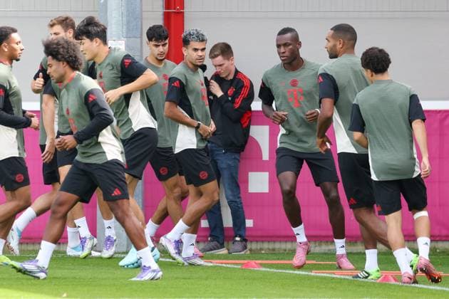 Luis Diaz (FC Bayern Muenchen, 14) mit Nicolas Jackson (FC Bayern Muenchen, 11) und Jonathan Tah (FC Bayern Muenchen, 04), mit Aleksandar Pavlovic (FC Bayern Muenchen, 45) und Minjae Kim (FC Bayern Muenchen, 03), mit Serge Gnabry (FC Bayern Muenchen, 07), GER, Abschlusstraining, FC Bayern Muenchen, Fussball, UEFA Champions League, Liga-Phase, 1. Spieltag, Saison 2025 2026, 16.09.2025, GER, Abschlusstraining, FC Bayern Muenchen, Fussball, UEFA Champions League, Liga-Phase, 1. Spieltag, Saison 2025 2026, 16.09.2025 Muenchen Copyright: xEibner-Pressefoto JennixMaulx EP_JML