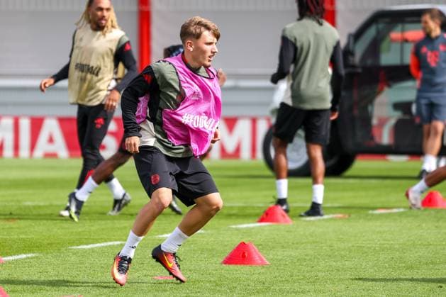 Lennart Karl (FC Bayern Muenchen, 42), GER, Abschlusstraining, FC Bayern Muenchen, Fussball, UEFA Champions League, Liga-Phase, 1. Spieltag, Saison 2025 2026, 16.09.2025, GER, Abschlusstraining, FC Bayern Muenchen, Fussball, UEFA Champions League, Liga-Phase, 1. Spieltag, Saison 2025 2026, 16.09.2025 Muenchen Copyright: xEibner-Pressefoto JennixMaulx EP_JML