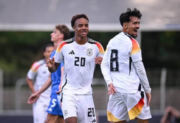 Fussball U 20 Test -Laenderspiel in Reutlingen 09.09.2025 Deutschland - Italien JUBEL Deutschland; Torschuetze zum 1-0 Assan Ouedraogo (li) und Laurin Ulrich (re)