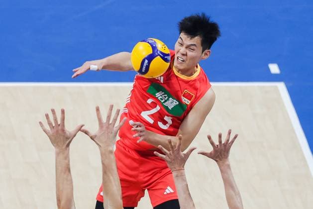 (250916) -- PASAY CITY, Sept. 16, 2025 -- Wang Bin of China competes during the pool H match between China and Serbia at the FIVB Men s World Championship, WM, Weltmeisterschaft 2025 in Pasay City, the Philippines, on Sept. 16, 2025. ) (SP)THE PHILIPPINES-PASAY CITY-VOLLEYBALL-FIVB MEN S WORLD CHAMPIONSHIP 2025-CHN VS SRB ROUELLExUMALI 