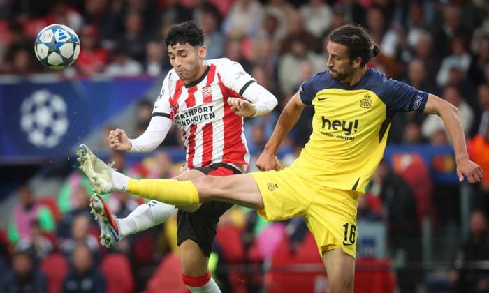 PSV s Ricardo Pepi and Union s Christian Burgess fight for the ball during a soccer game between Dutch team PSV Eindhoven and Belgian team Royale Union Saint-Gilloise, in Eindhoven, The Netherlands, on Tuesday 16 September 2025, on the opening day of the League phase of the UEFA Champions League tournament. VIRGINIExLEFOUR  x134442593x