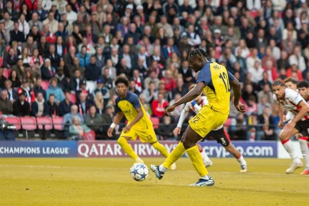 Promise David (Union Saint-Gilloise) scores his team s first goal during the UEFA Champions League 2025 26 League Phase MD1 match between PSV Eindhoven and R. Union Saint-Gilloise at PSV Stadion on September 16, 2025 in Eindhoven, Netherlands.