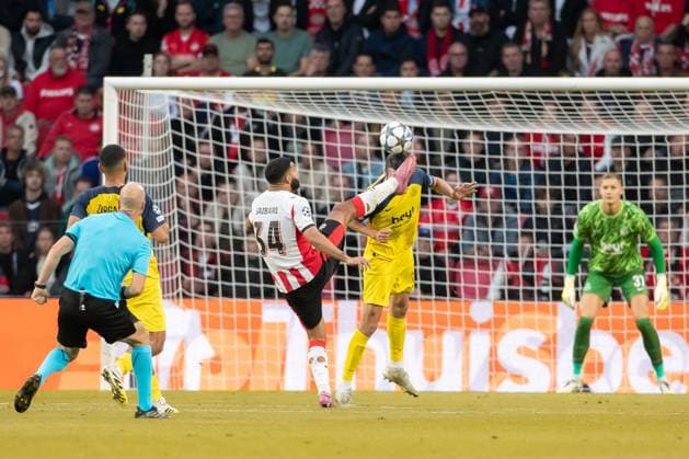 Ismael Saibari (PSV Eindhoven) und Christian Burgess (Union Saint-Gilloise) battle for the ball during the UEFA Champions League 2025 26 League Phase MD1 match between PSV Eindhoven and R. Union Saint-Gilloise at PSV Stadion on September 16, 2025 in Eindhoven, Netherlands.