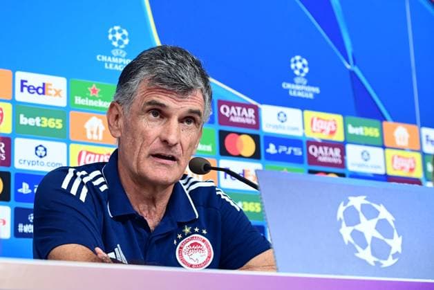 UEFA Champions League - Olympiacos FC press conference, PK, Pressekonferenz - Olympiacos FC goalkeeper Alexandros Paschalakis and coach JosÃ Luis Mendilibar attend a traiining session ahead of the UEFA Champions League Phase matchday 1 soccer match between Olympiacos FC and Pafos FC in Stadium Georgios Karaiskakis in Piraeus, Greece, 10 September 2024.. IMAGO ONE INCH PRODUCTIONS PIRAEUS Greece Copyright: xONExINCHxPRODUCTIONSx 6657772