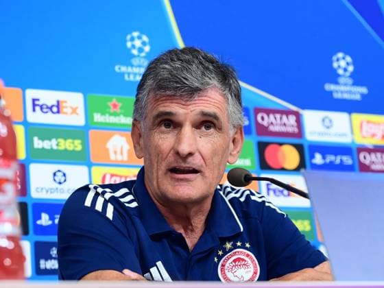 UEFA Champions League - Olympiacos FC press conference, PK, Pressekonferenz - Olympiacos FC goalkeeper Alexandros Paschalakis and coach JosÃ Luis Mendilibar attend a traiining session ahead of the UEFA Champions League Phase matchday 1 soccer match between Olympiacos FC and Pafos FC in Stadium Georgios Karaiskakis in Piraeus, Greece, 10 September 2024.. IMAGO ONE INCH PRODUCTIONS PIRAEUS Greece Copyright: xONExINCHxPRODUCTIONSx 6657809