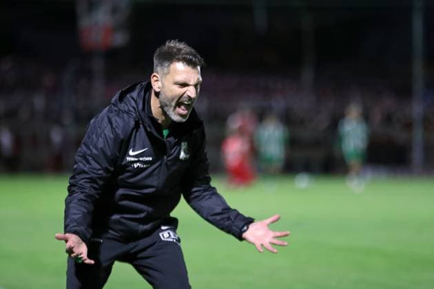 BSG Chemie Leipzig vs. FC Rot-Weiß Erfurt, Regionalliga Nordost, 16.09.25 Cheftrainer Adrian Alipour (Chemie Leipzig) emotional. Fußball, Regionalliga Nordost, Saison 2025 2026, 8. Spieltag: BSG Chemie Leipzig vs. FC Rot-Weiß Erfurt am 16.09.25 im Alfred-Kunze-Sportpark, Leipzig Leutzsch. Copyright: xBEAUTIFULxSPORTS JanxKaeferx