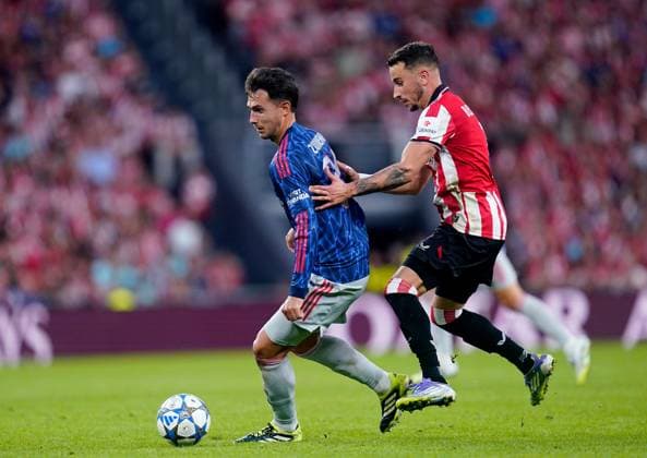 Mikel Merino of Arsenal in action against Andoni Gorosabel of Athletic Bilbao Athletic Bilbao v Arsenal, UEFA Champions League, Group Stage, Football, Estadio de San Mames, Bilbao, Spain - 16 Sep 2025Bilbao Estadio de San Mames Spain EDITORIAL USE ONLY No use with unauthorised audio, video, data, fixture lists, club league logos or live services. Online in-match use limited to 120 images, no video emulation. No use in betting, games or single club league player publications. Copyright: xSergioxRuiz Shutterstockx 15481341cv