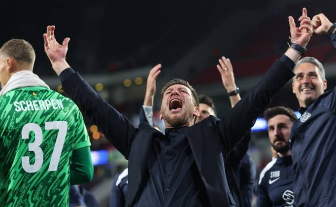 Union s head coach Sebastien Pocognoli celebrates after winning a soccer game between Dutch team PSV Eindhoven and Belgian team Royale Union Saint-Gilloise, in Eindhoven, The Netherlands, on Tuesday 16 September 2025, on the opening day of the League phase of the UEFA Champions League tournament. VIRGINIExLEFOUR  x134451587x
