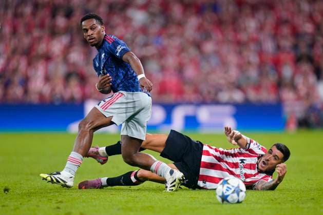 ESP: Athletic Club v Arsenal FC. La Liga EA Sports. UEFA Champions League. Matchday 1. Jurrien Timber of Arsenal FC and Yuri Berchiche of Athletic Club during the UEFA Champions League match, between Athletic Club de Bilbao and Arsenal FC, matchday 1, played at San Mames Stadium on September 16, 2025 in Bilbao Spain. kpng Copyright: xSergioxRuizx xPRESSINx PS_250916_ATH_ARS_2526_028