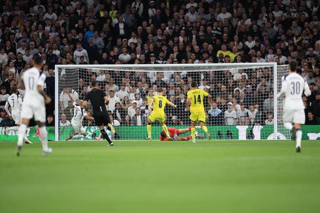 Tottenham Hotspur v Villareal CF Champions League 16 09 2025. OWN GOAL Villarreal Club de Futbol Goalkeeper Luiz Junior (1) makes it 1-0 during the Champions League match between Tottenham Hotspur and Villareal CF at Tottenham Hotspur Stadium, London, United Kingdom on 16 September 2025. London Tottenham Hotspur Stadium London United Kingdom Editorial use only , Copyright: xChrisxFoxwellx PSI-22827-0011