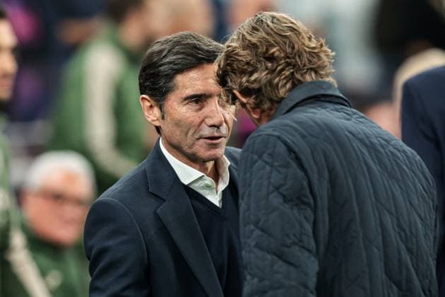 UEFA Champions League League Stage Tottenham Hotspur v Villarreal Thomas Frank manager of Tottenham Hotspur and Marcelino Garcia Toral head coach of Villarreal shake hands during the UEFA Champions League match Tottenham Hotspur vs Villarreal at Tottenham Hotspur Stadium, London, United Kingdom, 16th September 2025 (Photo by Mark Cosgrove News Images) London Tottenham Hotspur Stadium United Kingdom Copyright: xMarkxCosgrove NewsxImagesx