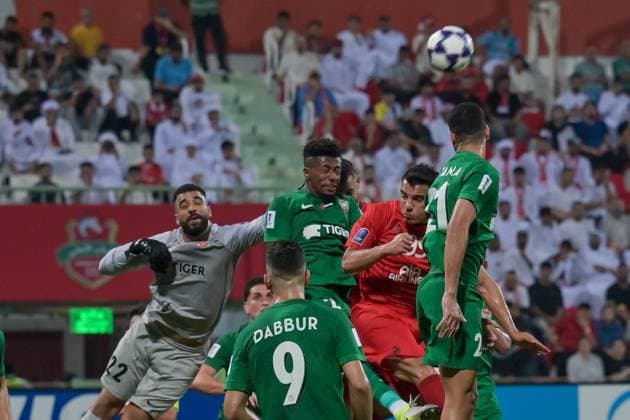 AFC Champions League: Shabab Al-Ahli v Tractor DUBAI, UNITED ARAB EMIRATES - SEPTEMBER 16: Players in action during the AFC Champions League match between Shabab Al-Ahli and Tractor at Rashid Stadium in Dubai, United Arab Emirates on September 16, 2025. Waleed Zein Anadolu Dubai United Arab Emirates. Editorial use only. Please get in touch for any other usage.  Copyright: x2025xAnadoluxWaleedxZeinx