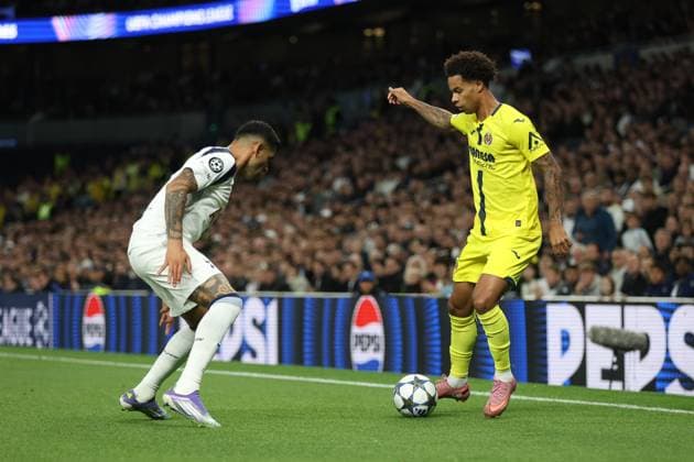 Tajon Buchanan of Villarreal receives pressure from Cristian Romero of Tottenham Hotspur during the Champions League match between Tottenham Hotspur and Villarreal at Tottenham Hotspur Stadium in London, England (Photo by Alexander Canillas Sports Press Photo SPP) Copyright: xAlexanderxCanillas SPPx Sportspressphoto_SPR27016
