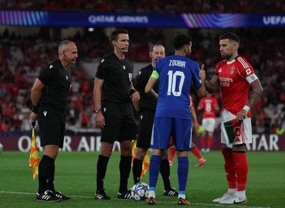 Nicolas Otamendi (SL Benfica) and Abdellah Zoubir (Qarabag FK) shake hands as team captains before the UEFA Champions League group stage match at Estadio da Luz in Lisbon, on September 16, 2025. Lisboa Portugal Copyright: xIMAGOx xPRIMExSPORTSxIMAGESx xFILIPExOLIVEIRAx