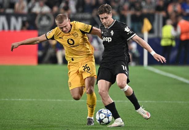 Juventus v Borussia - UEFA Champions League TURIN, ITALY, SEPTEMBER 16: Juventus Kenan Yildiz (R) fight for the ball with Borussia Dortmund s Julian Ryerson during the League phase UEFA Champions League football match between Juventus and Borussia Dortmund at the Juventus Stadium in Turin, Italy, on September 16, 2025. Isabella Bonotto Anadolu Turin Italy. Editorial use only. Please get in touch for any other usage.  Copyright: x2025xAnadoluxIsabellaxBonottox