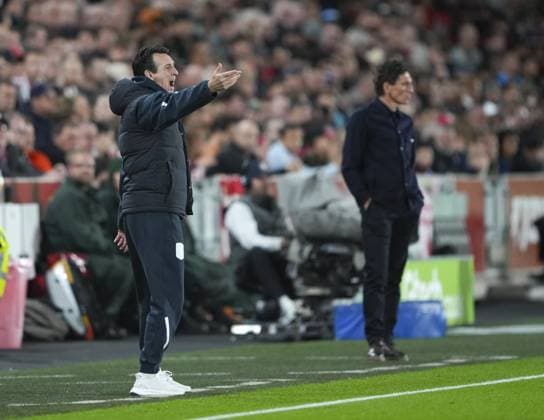 Aston Villa Manager Unai Emery shouts instructions from the touchline Brentford v Aston Villa, EFL Carabao Cup, Third Round, Football, Gtech Community Stadium, London, UK - 16 Sep 2025London Gtech Community Stadium United Kingdom EDITORIAL USE ONLY No use with unauthorised audio, video, data, fixture lists, club league logos or live services. Online in-match use limited to 120 images, no video emulation. No use in betting, games or single club league player publications. Copyright: xJedxLeicester Shutterstockx 15481347v