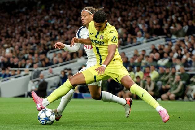 London, England, September 16 2025: Santiago Mourino (15 Villarreal) and Xavi Simons (7 Tottenham Hotspur) in action during the UEFA Champions League game between Tottenham Hotspur and Villarreal at Tottenham Hotspur Stadium in London, England. (Photo by Pedro Porru Sports Press Photo SPP) Copyright: xPedroxPorrux xSPPx Sportspressphoto_SPR27018