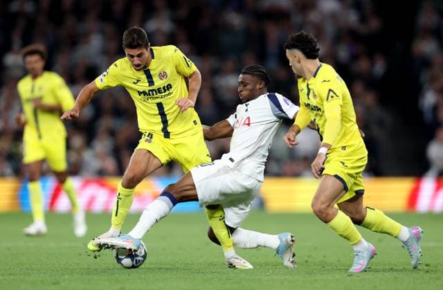 Tottenham Hotspur v Villarreal 16 September 2025, London - UEFA Champions League Football - Tottenham Hotspur v Villarreal - Santiago Comesana of Villarreal is tackled by Mohammed Kudus of Tottenham Hotspur - Photo: Charlotte Wilson Offside. London UK Copyright: xCharlottexWilsonx xOffsidexOffside