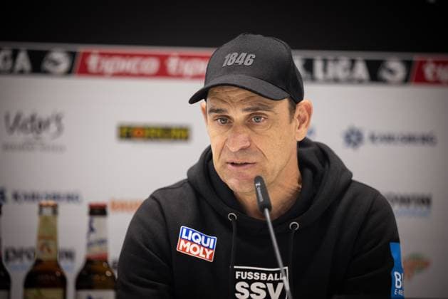 Fussball, Saison 2025 2026, 3. Liga, Ludwigspark-Stadion Saarbrücken, 6. Spieltag, 1. FC Saarbrücken - SSV Ulm 1846 Fußball, 16.09.2025 16.09.2025, Fussball, Saison 2025 2026, 3. Liga, Ludwigspark-Stadion Saarbrücken, 6. Spieltag, 1. FC Saarbrücken - SSV Ulm 1846 Fußball, Pressekonferen nach Spielende Trainer Robert Lechleiter (SSV Ulm 1846 Fußball) Foto: Lucca Fundel Saarbrücken Ludwigsparkstadion Saarland Deutschland