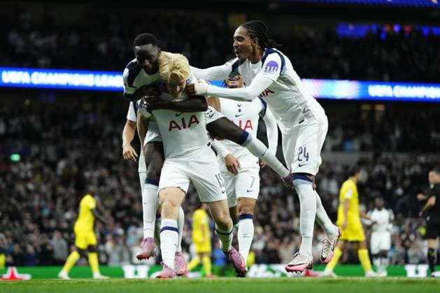 Tottenham Hotspur v Villarreal - UEFA Champions League LONDON, UNITED KINGDOM - SEPTEMBER 16: Lucas Bergvall (15) of Tottenham celebrates after scoring his sides first goal during the UEFA Champions League football match between Tottenham Hotspur and Villarreal CF at Tottenham Hotspur Stadium on September 16, 2025 in London, United Kingdom. Jose Hernandez Anadolu London United Kingdom. Editorial use only. Please get in touch for any other usage.  Copyright: x2025xAnadoluxJosexHernandezx