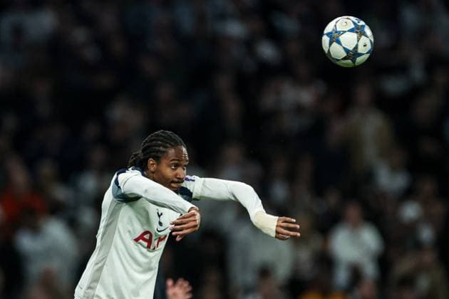 UEFA Champions League League Stage Tottenham Hotspur v Villarreal Djed Spence of Tottenham Hotspur takes throw in during the UEFA Champions League match Tottenham Hotspur vs Villarreal at Tottenham Hotspur Stadium, London, United Kingdom, 16th September 2025 (Photo by Mark Cosgrove News Images) London Tottenham Hotspur Stadium United Kingdom Copyright: xMarkxCosgrove NewsxImagesx
