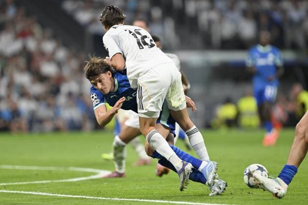 Real Madrid v Olympique de Marseille - UEFA Champions League MADRID, SPAIN - SEPTEMBER 16: Real Madrid’s Alvaro Fernandez Carreras (R) battles for the ball with Olympique de Marseille’s Leonardo Balerdi (L) during the UEFA Champions League group stage match between Real Madrid and Olympique de Marseille at Santiago Bernabeu Stadium in Madrid, Spain on September 16, 2025. Burak Akbulut Anadolu Madrid Spain. Editorial use only. Please get in touch for any other usage.  Copyright: x2025xAnadoluxBurakxAkbulutx