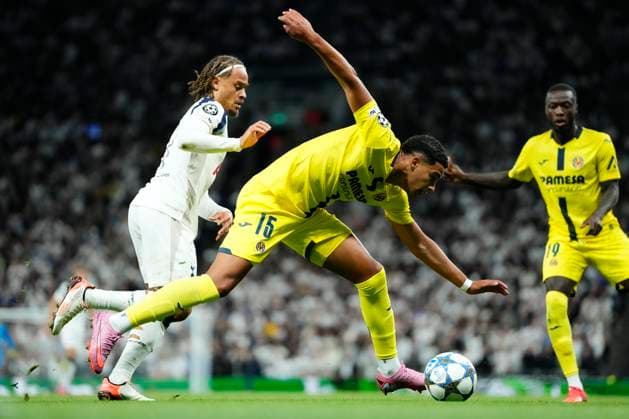 Tottenham Hotspur v Villarreal CF - UEFA Champions League 2025 26 League Phase MD1 Santiago Mourino centre-back of Villarreal and Uruguay and Xavi Simons attacking midfield of Tottenham and Netherlands compete for the ball during the UEFA Champions League 2025 26 League Phase MD1 match between Tottenham Hotspur and Villarreal CF at Tottenham Hotspur Stadium on September 16, 2025 in London, England. London England United Kingdom  Copyright: xJosexBretonx originalFilename:bretonhernandez-tottenha250916_np9sh.jpg