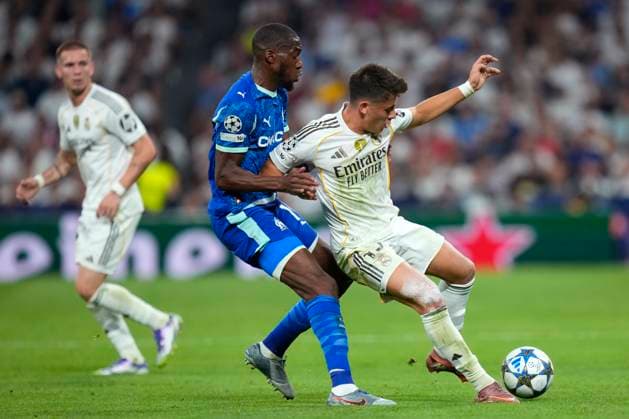 ESP: Real Madrid v Olympique de Marseille. UEFA Champions League. Matchday 1. Geoffrey Kondogbia of Olympique Marsella and Arda Guler of Real Madrid CF during the UEFA Champions League match, between Real Madrid and Olympique de Marseille, matchday 1, played at Santiago Bernabeu Stadium on September 16, 2025 in Madrid, Spain. kpng Copyright: xCesarxCebollax xPRESSINx PS_250916_RMA_MAR_733