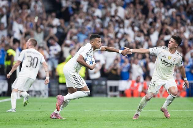 UEFA champions league - Real Madrid vs Marseille MADRID, SPAIN - September 16: Kylian Mbappe of Real Madrid and Arda Guler of Real Madrid celebrates a goal during the UEFA champions league 2025 26 match between Real Madrid and Marseille at Santiago Bernabeu Stadium. (Photo by Guillermo Martinez) Madrid Santiago Bernabeu Stadium Spain Copyright: xGuillermoxMartinezx