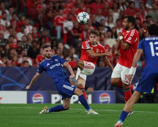 Dedic (SL Benfica) with the ball during the match between SL Benfica and Qarabag FK, valid for Champions League at Estadio da Luz on 16 September 2025. Lisboa Portugal Copyright: xIMAGOx xPRIMExSPORTSxIMAGESx xFILIPExOLIVEIRAx