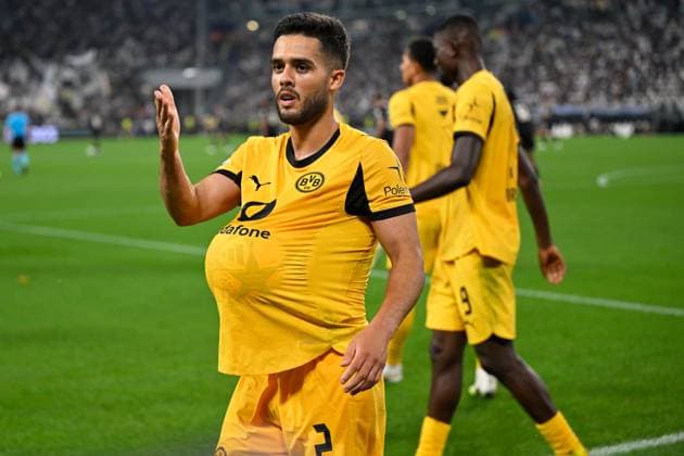 Turin, Allianz Stadium, 16.09.25, ITA, Herren, UEFA Champions Leaugue, Saison 2025-2026, Juventus Turin - Borussia Dortmund Bild: YAN COUTO (Dortmund) jubelt nach seinem Tor zum 2:3 UEFA regulations prohibit any use of photographs as image sequences and or quasi-video. Piemont Italien *** Turin, Allianz Stadium, 16 09 25, ITA, Men, UEFA Champions Leaugue, Season 2025 2026, Juventus Turin Borussia Dortmund Picture YAN COUTO Dortmund cheers after his goal to 2 3 UEFA regulations prohibit any use of photographs as image sequences and or quasi video Piedmont Italy