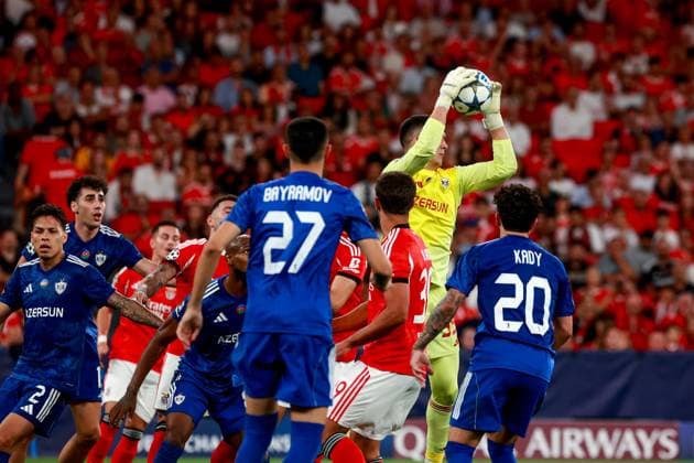 Estadio da Luz Mateusz Kochalski of Qarabag FK in action during the UEFA Champions League 2025 26 League Phase MD1 match between SL Benfica and Qarabag FK at Estadio da Luz on September 16, 2025 UEFA Champions League League Phase MD1 - SL Benfica vs Qarabag FK (Valter Gouveia SPP) Copyright: xValterxGouveia SPPx spp-en-VaGo-VG_L7588