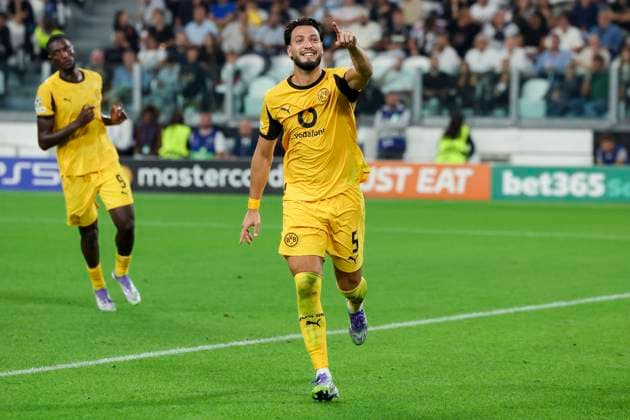 Ramy Bensebaini (Borussia Dortmund) bejubelt seinen Treffer zum 2:4, UEFA Champions League 2025 26 League Phase MD1, Juventus v Borussia Dortmund, Juventus Stadium am 16. September 2025 in Turin, Italien. (Foto von Marco Steinbrenner DeFodi Images) Ramy Bensebaini (Borussia Dortmund) celebrates after scoring his teams fourth goal, UEFA Champions League 2025 26 League Phase MD1, Juventus v Borussia Dortmund, Juventus Stadium, September 16, 2025 in Turin, Italy. (Photo by Marco Steinbrenner DeFodi Images)