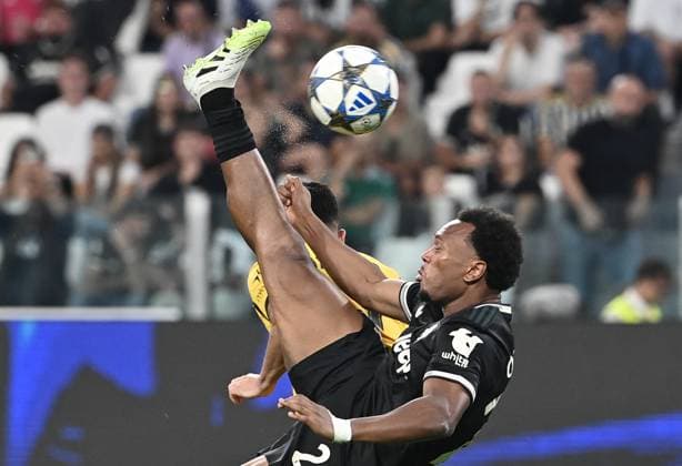 Juventus v Borussia Dortmund - UEFA Champions League TURIN, ITALY, SEPTEMBER 16: Juventus Lois Openda kicks the ball during the League phase UEFA Champions League football match between Juventus and Borussia Dortmund at the Juventus Stadium in Turin, Italy, on September 16, 2025. Isabella Bonotto Anadolu Turin Italy. Editorial use only. Please get in touch for any other usage.  Copyright: x2025xAnadoluxIsabellaxBonottox