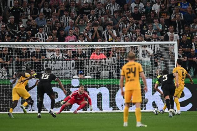 Cm Torino 16 09 2025 - Champions League Juventus-Borussia Dortmund foto Cristiano Mazzi Image nella foto: gol Ramy Bensebaini 