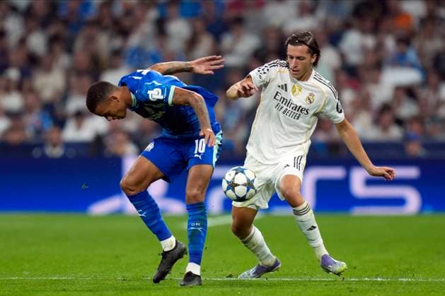 Alvaro Carreras of Real Madrid CF and Mason Greenwood of Olympique Marsella during the UEFA Champions League match between match between Real Madrid and Olympique de Marseille, on September 15, 2025. - 16 09 2025 - Spain Madrid Madrid -  LGMx xLexPictorium LePictorium_0314573