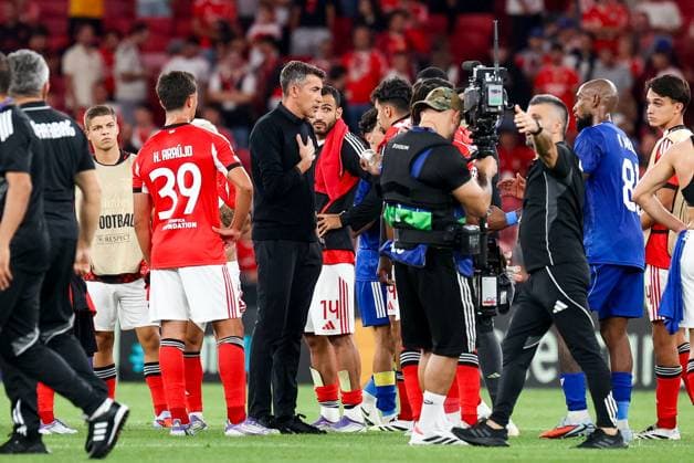 SL Benfica v Qarabag Futbol Klubu - UEFA Champions League 2025 2026 Treinador portugues do SL Benfica Bruno Lage durante a partida entre SL Benfica v Qarabag Futbol Klubu, valida pela UEFA Champions League 2025 2026 no Estadio da Luz, Portugal (Foto de Diogo Faria Reis Avant Sports) Lisboa Estadio da Luz Portugal Copyright: xDiogoxFariaxReis AvantxSportsx