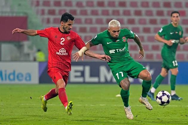 AFC Champions League: Shabab Al-Ahli v Tractor DUBAI, UNITED ARAB EMIRATES - SEPTEMBER 16: Reza Ghandipour (17) of Shabab Al-Ahli in action during the AFC Champions League match between Shabab Al-Ahli and Tractor at Rashid Stadium in Dubai, United Arab Emirates on September 16, 2025. Waleed Zein Anadolu Dubai United Arab Emirates. Editorial use only. Please get in touch for any other usage.  Copyright: x2025xAnadoluxWaleedxZeinx