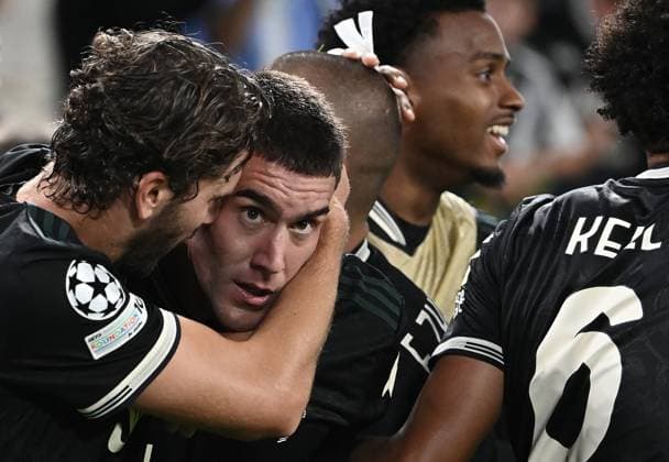 Juventus v Borussia Dortmund - UEFA Champions League TURIN, ITALY - SEPTEMBER 16: Juventus Dusan Vlahovic (R) celebrates after scores his team s fourth goal with Juventus Manuel Locatelli during the League phase UEFA Champions League football match between Juventus and Borussia Dortmund at the Juventus Stadium in Turin, Italy, on September 16, 2025. Isabella Bonotto Anadolu Turin Italy. Editorial use only. Please get in touch for any other usage.  Copyright: x2025xAnadoluxIsabellaxBonottox