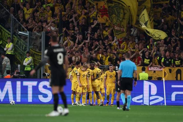 Ramy Bensebaini (Borussia Dortmund) celebrates after scoring his team s fourth goal with team mates, UEFA Champions League 2025 26 League Phase MD1, Juventus v Borussia Dortmund - UEFA Champions League 2025 26 League Phase MD1, Allianz Stadium, September 16, 2025, Turin, Italy.