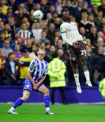 Sheffield Wednesday v Grimsby Town Carabao Cup Joe Emery of Sheffield Wednesday and Clarke Oduor of Grimsby Town during the Carabao Cup Third Round match at Hillsborough, Sheffield UK Newspapers OUT Copyright: xMaxxTomlinsonx FIL-22235-0080