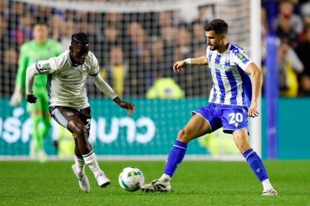 Sheffield Wednesday v Grimsby Town Carabao Cup Rio Shipston of Sheffield Wednesday and Clarke Oduor of Grimsby Town during the Carabao Cup Third Round match at Hillsborough, Sheffield UK Newspapers OUT Copyright: xMaxxTomlinsonx FIL-22235-0085