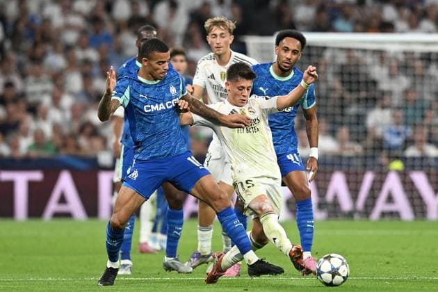 Real Madrid CF s Arda Guler (r) and Olympique de Marseille s Mason Greenwood during Champions League 2024 2025 Round 1 match. September 16,2025. (2025091514)