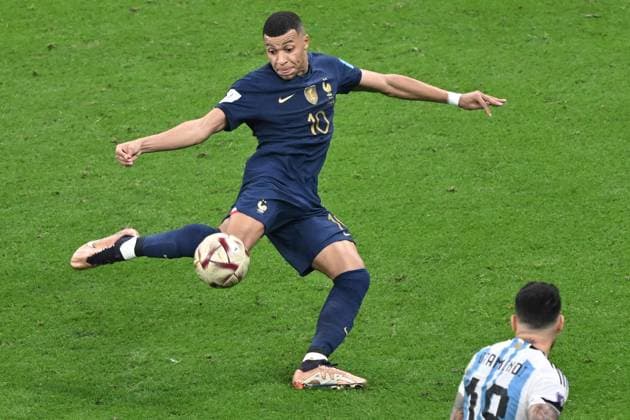 Argentina v France: Final - FIFA World Cup, WM, Weltmeisterschaft, Fussball Qatar 2022 LUSAIL CITY, QATAR - DECEMBER 18: Kylian Mbappe (10) of France in action during the FIFA World Cup Qatar 2022 Final match between Argentina and France at Lusail Stadium on December 18, 2022 in Lusail City, Qatar. Qatar World. Editorial use only. Please get in touch for any other usage.  Copyright: x2025xAnadoluxErcinxErtürkx