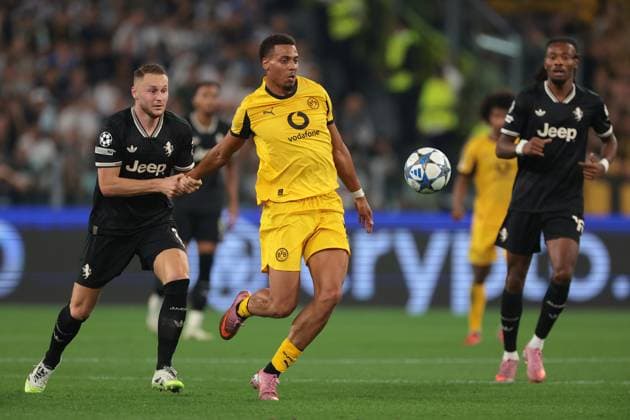 Turin, Italy, 16th September 2025. Teun Koopmeiners of Juventus tussles with Felix Nmecha of Borussia Dortmund during the Juventus vs Borussia Dortmund UEFA Champions League match at Allianz Stadium, Turin. Picture credit should read: Jonathan Moscrop Sportimage EDITORIAL USE ONLY. No use with unauthorised audio, video, data, fixture lists, club league logos or live services. Online in-match use limited to 120 images, no video emulation. No use in betting, games or single club league player publications. SPI_160_JM_JUVE_BORUSSIA_ SPI-4122-0160