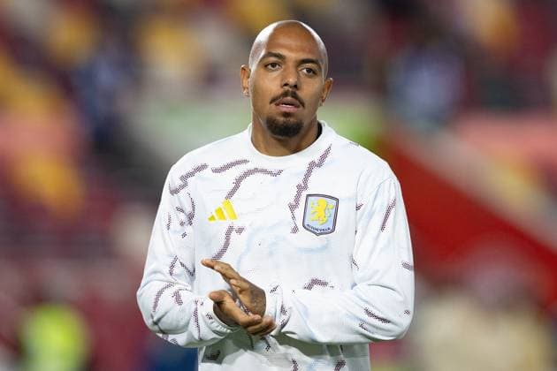 16th September 2025; Gtech Community Stadium, Brentford, London, England; Carabao Cup Football, Brentford versus Aston Villa; Donyell Malen of Aston Villa warming-up  IanxStephen