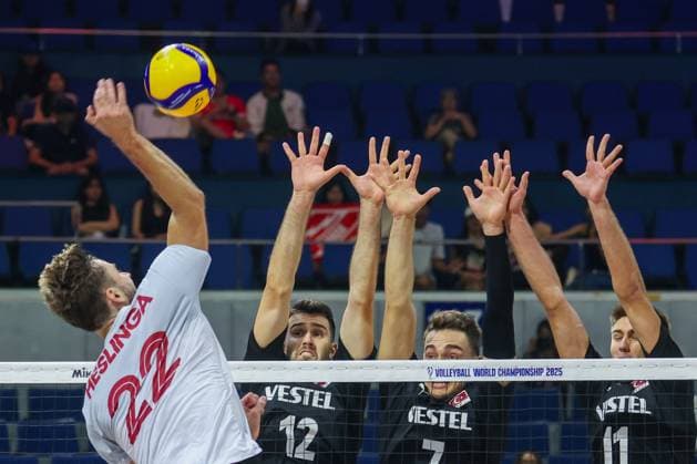 Turkiye v Canada - FIVB Men s Volleyball World Championship, WM, Weltmeisterschaft QUEZON CITY, PHILIPPINES - SEPTEMBER 17: Players compete during the Men s Volleyball Championship 2025 Preliminary Phase between Turkiye and Canada, at the Araneta Coliseum in Quezon City, Philippines, on September 17, 2025. Daniel Ceng Anadolu Quezon City Philippines. Editorial use only. Please get in touch for any other usage.  Copyright: x2025xAnadoluxDanielxCengx